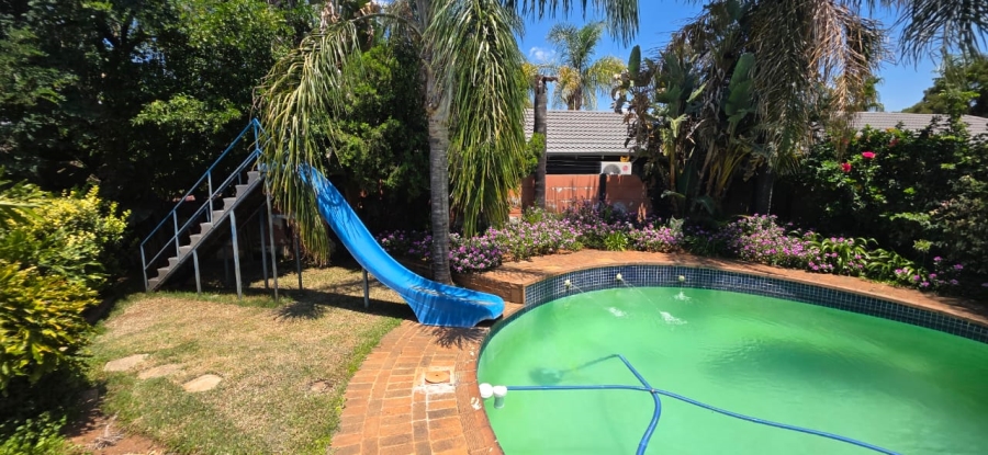 5 Bedroom Property for Sale in Wilkoppies North West